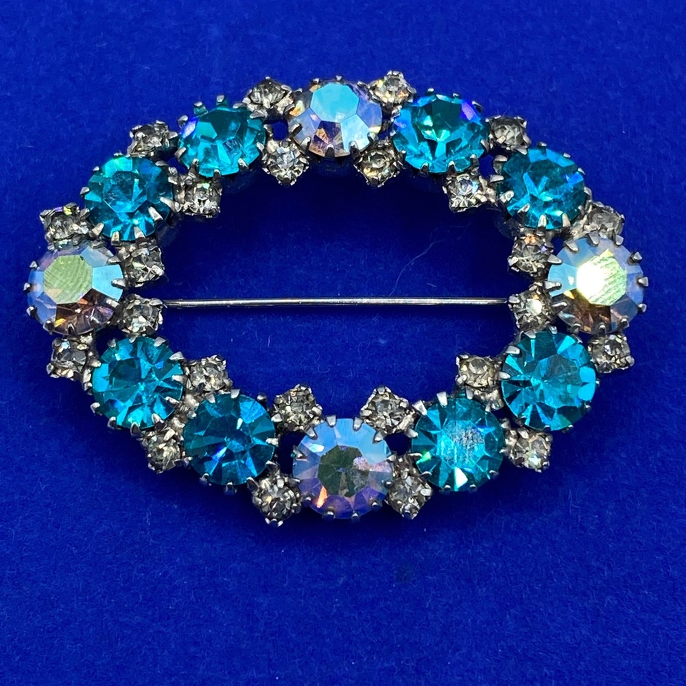 Vintage KARU Arke Inc. Rhinestone Brooch